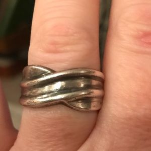 Stunning Sterling Silver Crossover Ring